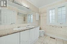 BRIGHT 3 BEDROOM END UNIT TOWNHOME - Leslie Park, near QCH :) - Photo 7