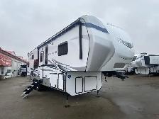 2023 Keystone Avalanche 295RK, LUXURIOUS REAR KITCHEN