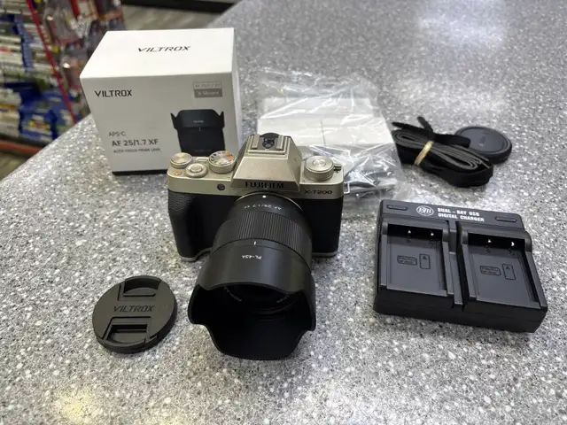 Fujifilm X-T200 24.2MP Viltrox AF25 Lens