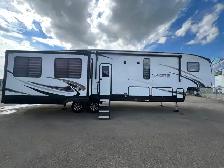 Luxury Bunkhouse Fifth Wheel - Photo 2