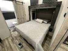 2023 ALPINE 3912 DS TWO FULL SUITES. TWO BATHROOMS. - Photo 2