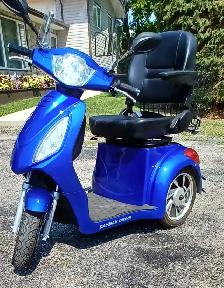 MOBILITY SCOOTER - Photo 2