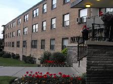 Quiet Renovated Building close to TTC, Bloor West Village - Photo 3
