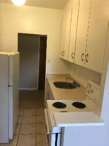 Quiet Renovated Building close to TTC, Bloor West Village - Photo 6