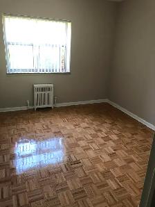 Quiet Renovated Building close to TTC, Bloor West Village - Photo 9