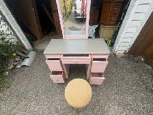 Free delivery Vintage 1972 Daveluyville Vanity  with  Stool - Photo 2