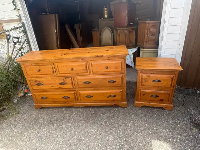 Free delivery used Solid Wood Dresser and Nightstand Set