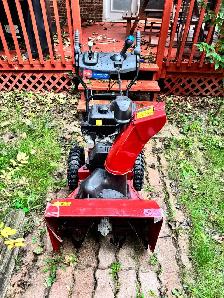 Toro Power Max 824 OE Snow Blower - Photo 4