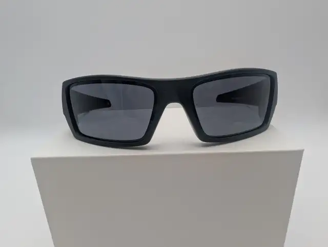(B7205) Oakley Gascan OO9014-03 Matte Black Grey Lens Sunglas...