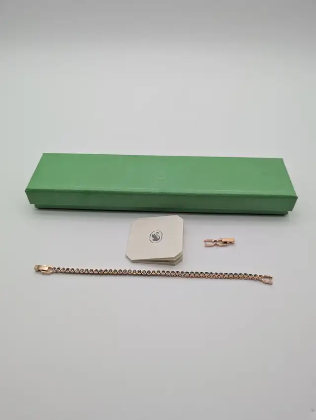 (B7101) Swarovski Matrix Green Crystal Tennis Bracelet Rose G...