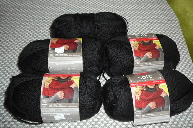 ( 5 ) BALLES de LAINE ' RED HEART '  SOFT -  NOIR