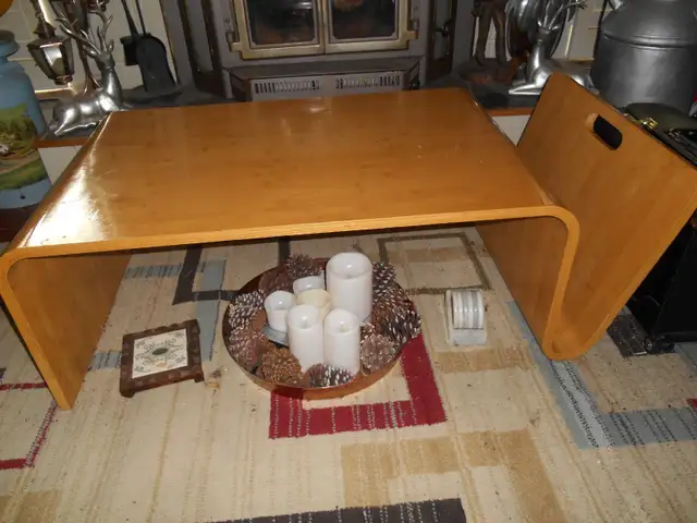 MID CENTURY MODERN BENTWOOD COFFEE TABLE WITH MAGAZINE RACK