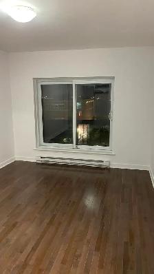 Next to Metro Snowdom. 1 1/2, 4 1/2 Apt. available Now - Photo 8