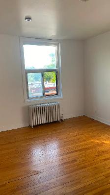 Nice private room, next to metro Snowdom available now. - Photo 4