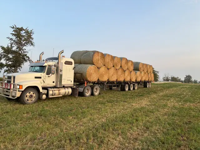 Custom Bale Hauling