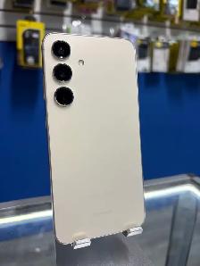 Samsung S24 256gb (Store Warranty)