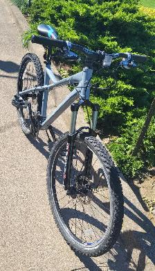 Used like New GIANT Rainier mountain bike.