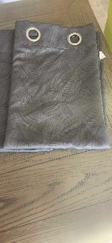 2 panneaux de rideaux gris foncé opaque 54x84 40$ - Photo 2