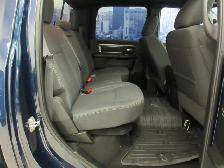 RAM 1500 CLASSIC 2023 WARLOCK CREW-CAB BOITE 5'7' HEMI 4X4 5.7L - Photo 17