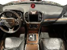 2017 Chrysler 300 300C Platinum - Photo 14