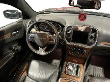 2017 Chrysler 300 300C Platinum - Photo 15