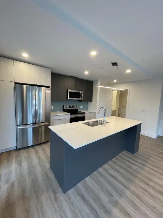 Luxury Senior 50  Only 1 Beds, 2 Beds   Den $1995-$2395 Nov/Dec