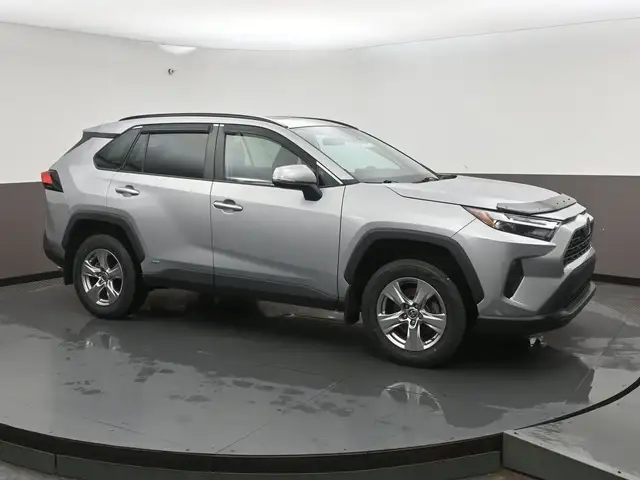 2022 Toyota RAV4 Hybrid XLE AWD | FUEL SAVER | APPLE CARPLAY & A