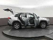 2022 Toyota RAV4 Hybrid XLE AWD | FUEL SAVER | APPLE CARPLAY & A - Photo 56