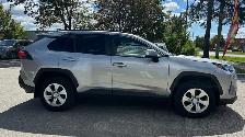 2021 Toyota RAV4 LE -NO ACCIDENT-LOW MILEAGE-BLIND SPOT MONITOR- - Photo 4