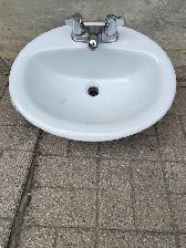 WASHBASIN WITH MOEN WATER TAP - Photo 2