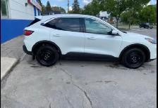 2020 Ford escape AWD mint condition with only 34,000 km - Photo 5