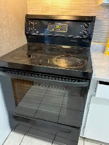 Cuisiniere noir G.E. tout fonctionne .  $ 125 - Photo 2