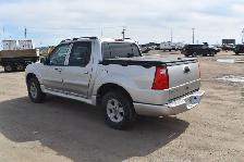 2005 Ford Explorer Sport Trac XLT - Photo 2