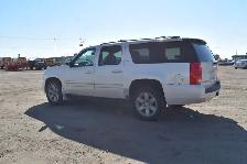 2011 GMC Yukon XL - Photo 2