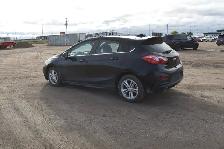 2018 Chevrolet Cruze LT - Photo 2
