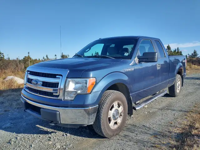 2013 Ford F150 4X4 V8 engine. 347000KM , $5000 , Or Best Offer.