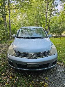 2009 Nissan Versa SL 4 door - Photo 2