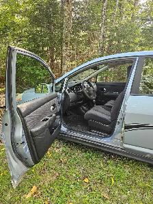 2009 Nissan Versa SL 4 door - Photo 4