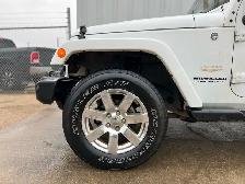 2015 Jeep WRANGLER UNLIMITED 4WD Sahara | Command Start | Heated - Photo 10