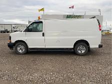 2017 GMC Savana - Photo 2