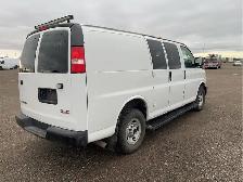2017 GMC Savana - Photo 5