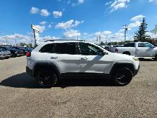 2016 Jeep Cherokee 4WD 4dr Trailhawk - Photo 4
