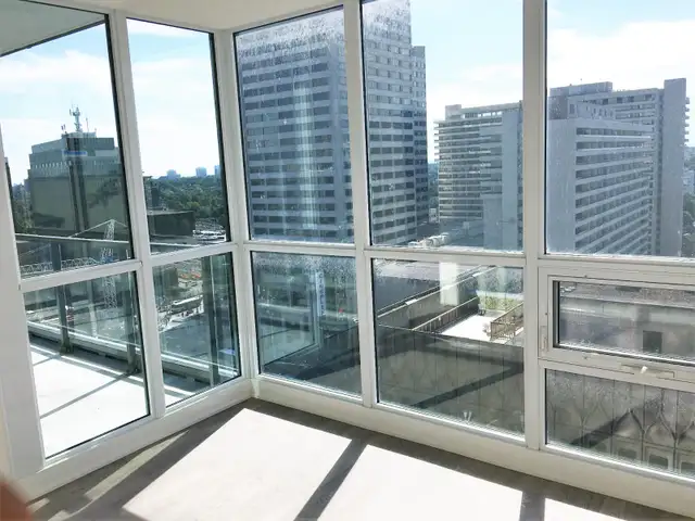 1 Bed Condo, Yonge and Eglinton, 5 minutes walk to crosstown LRT