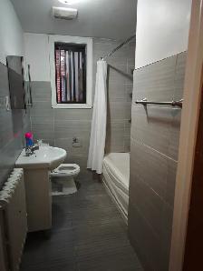 Renovated Bathroom large 3 ½ w/one bedroom in CDN. October - Photo 2