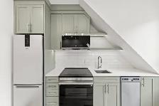 East York 1 BR Apartment near Coxwell subway $2100 incl. util.