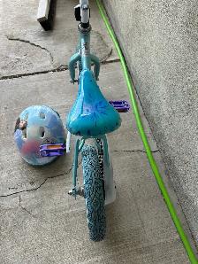 Kids Bike - Frozen Theme - Photo 3