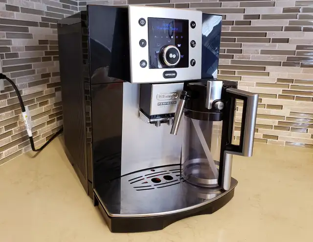 Delonghi Perfecta ESAM 5500 Fully Automatic Espresso Machine