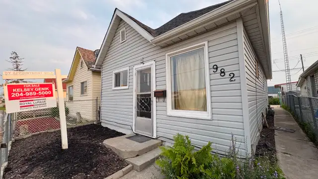 Income earning investment property in Winnipeg. $139,900