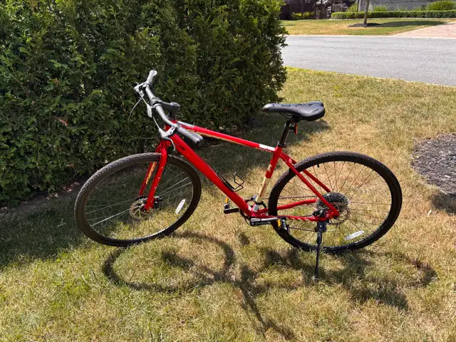 VÉLO HYBRIDE ( peu utilisé )