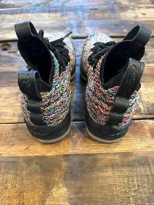 Nike LeBron XV Basketball Shoes - Boys Size 5.5 - Photo 3